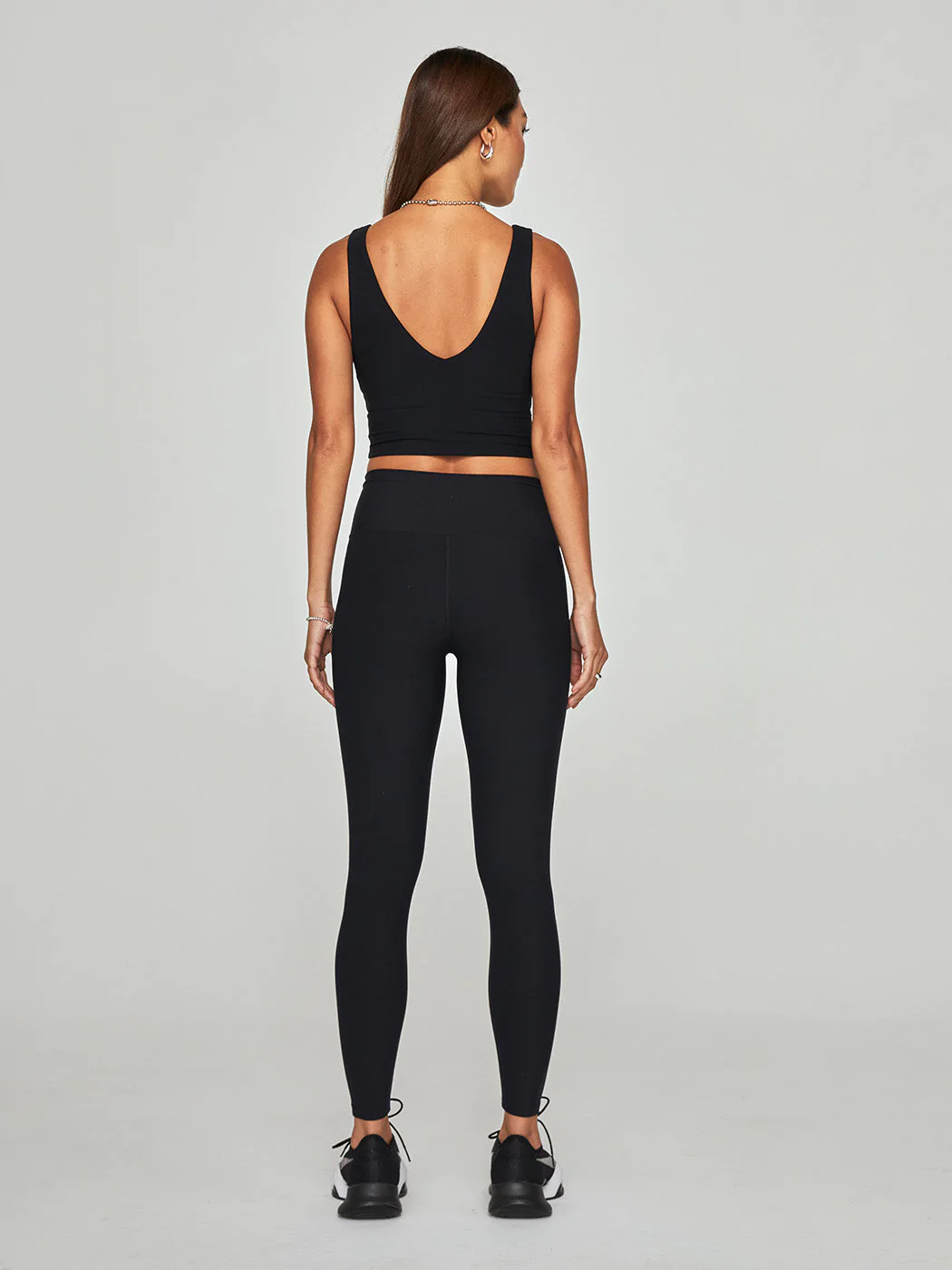 Carbon38 V-Neck Longline Bra in Melt - Black