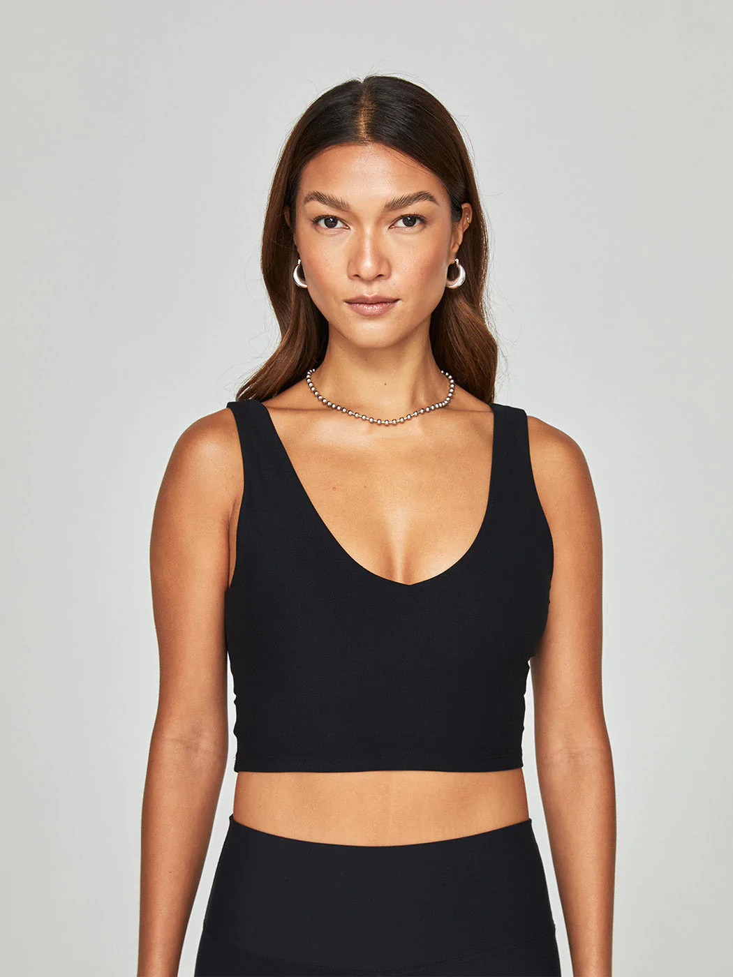 Carbon38 V-Neck Longline Bra in Melt - Black