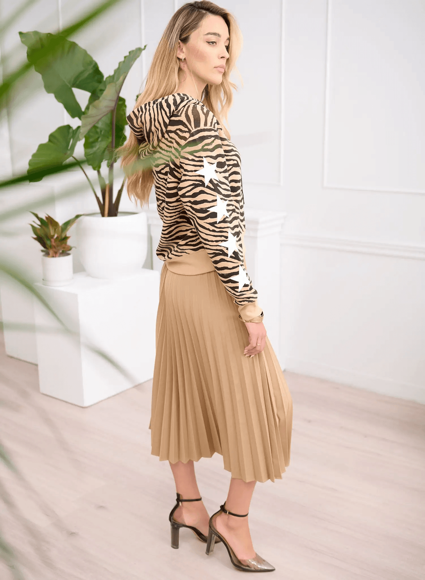 CHRLDR SLEEVE STAR TIGER Crop Pullover Hoodie - Camel - Kota Wellness