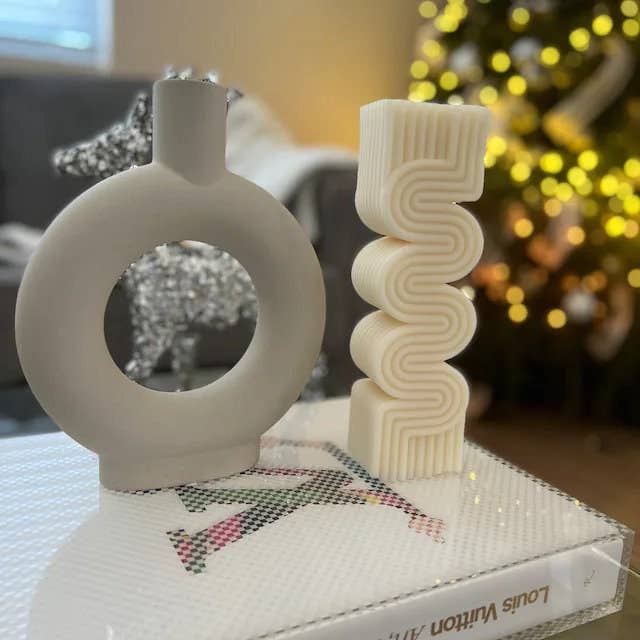 Maison De Lueur - DIO | Nordic S Shape Wave Pillar Candle | Eco soy wax