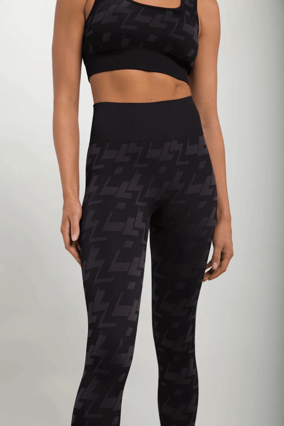 Mono B Seamless Geometric Print Leggings - Charcoal - Kota Wellness